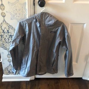 Women’s gray Patagonia torrentshell jacket - EUC